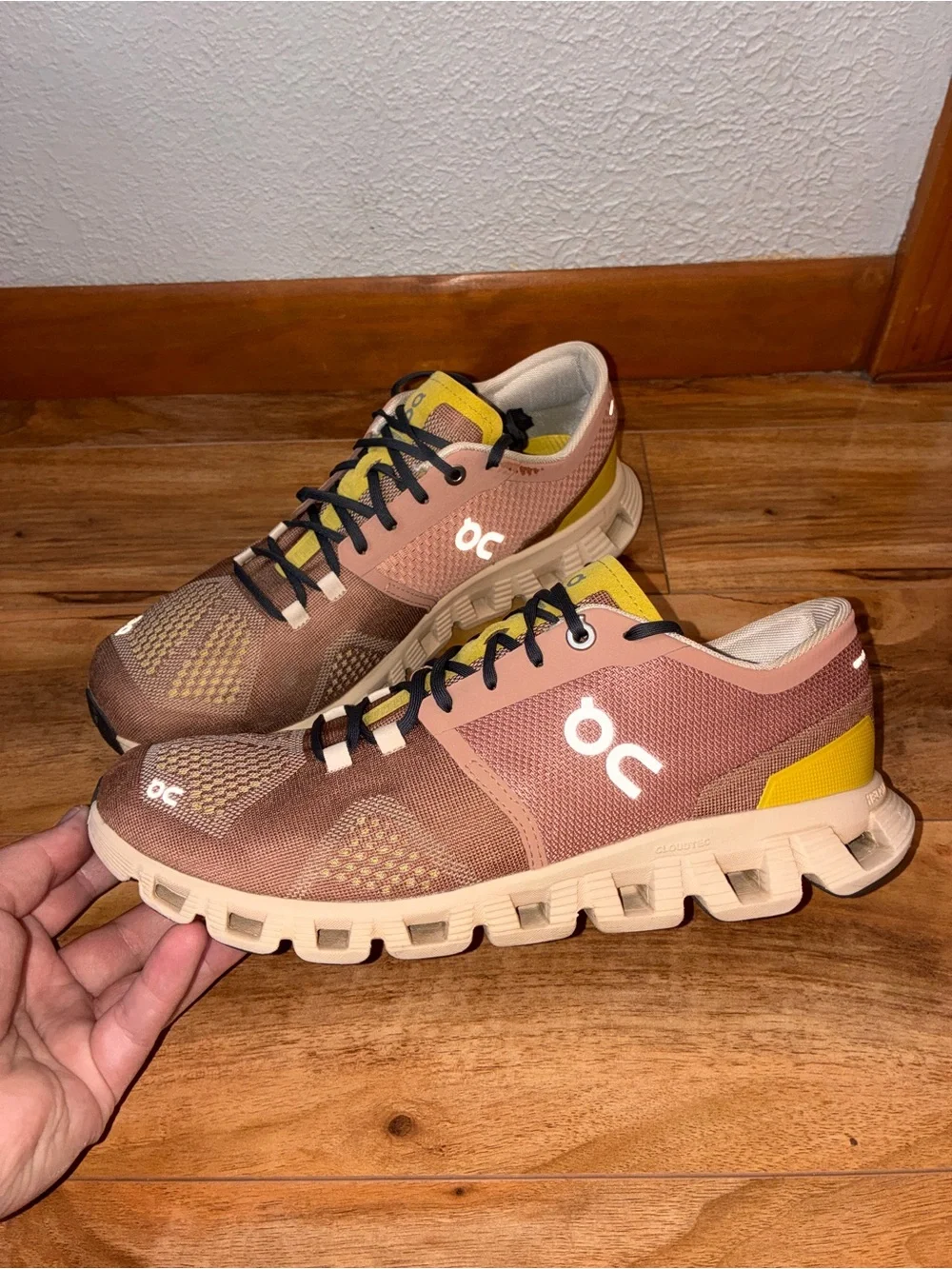 On Cloud X  Women’s Sneaker Pink Mocha & Sand Running Shoe - size 9